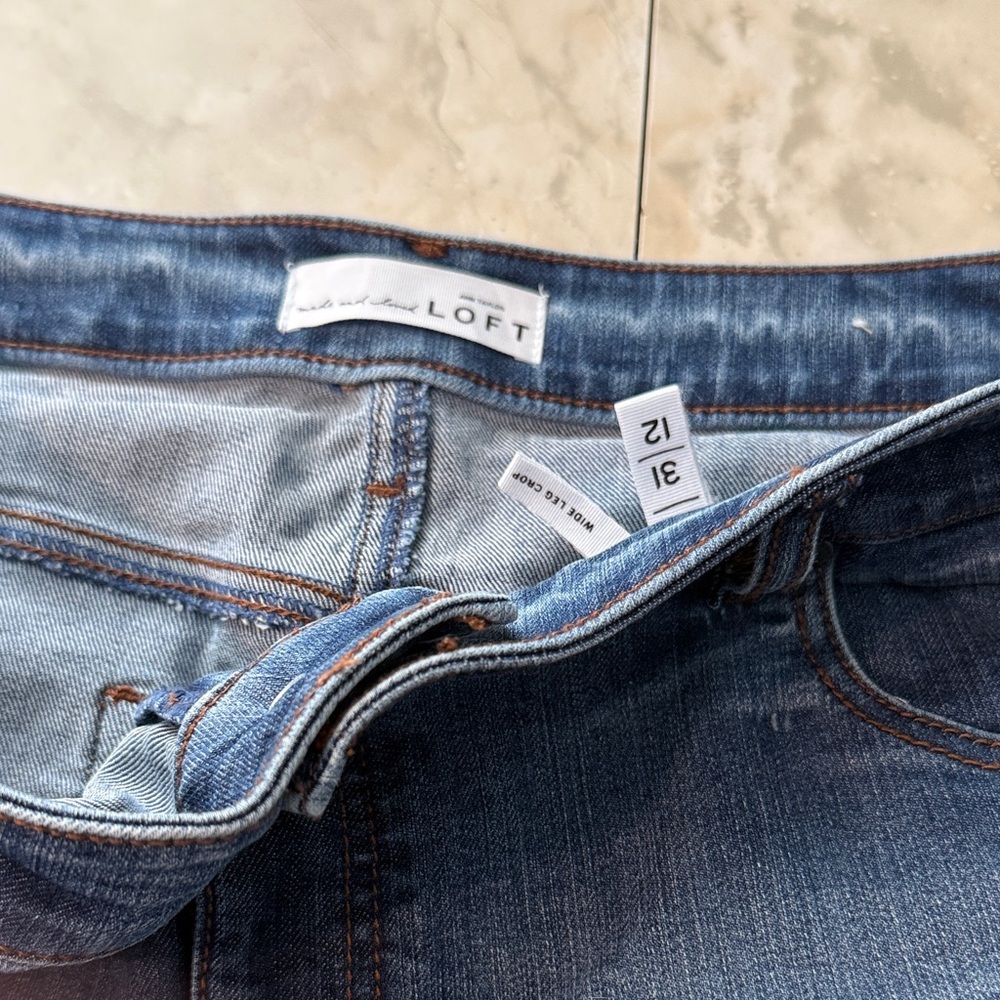 LOFT Classic Blue Jeans w/flare legs. Great condition and so cute!